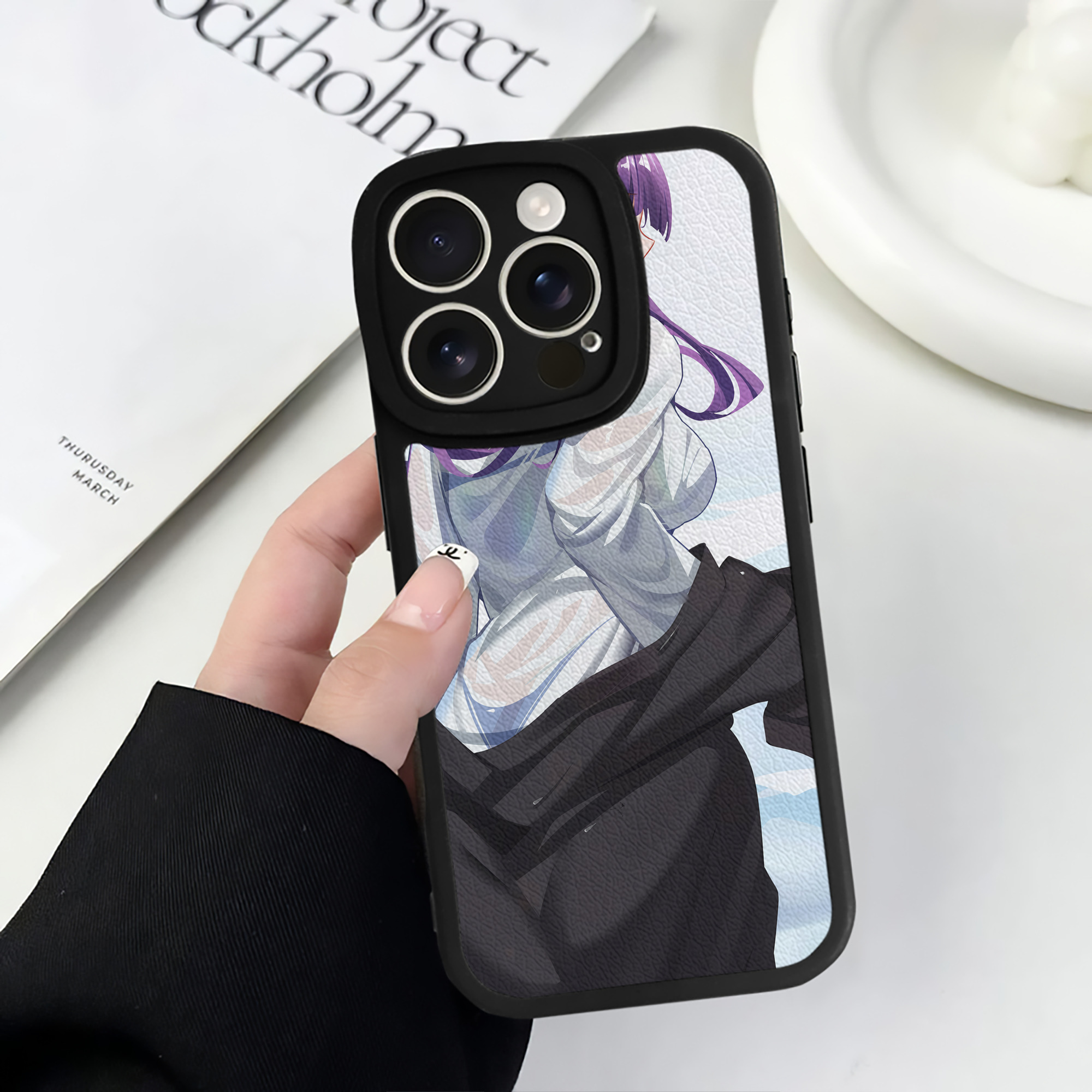 （画像用） 葬送のフリーレン Frieren 【iPhone 16シリーズ対応】シリコンスマホケース（レザー調） 材質：シリコン